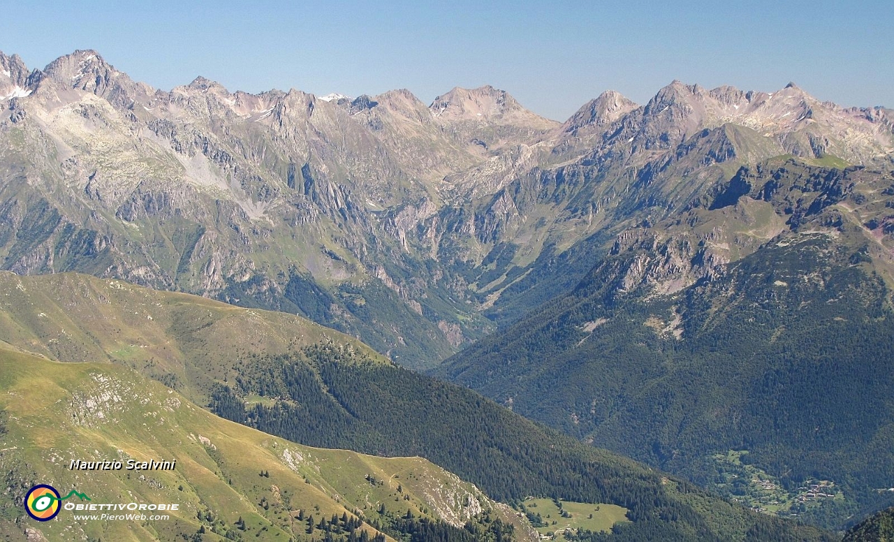 42 Panorama verso l'alta Valle Seriana....JPG